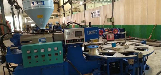 6 de Injectie van postenpvc het Vormen Veelkleurige Automatisch van de Schoenmachine 5