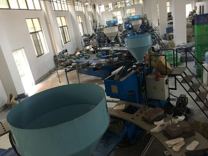 6 de Injectie van postenpvc het Vormen Veelkleurige Automatisch van de Schoenmachine 8